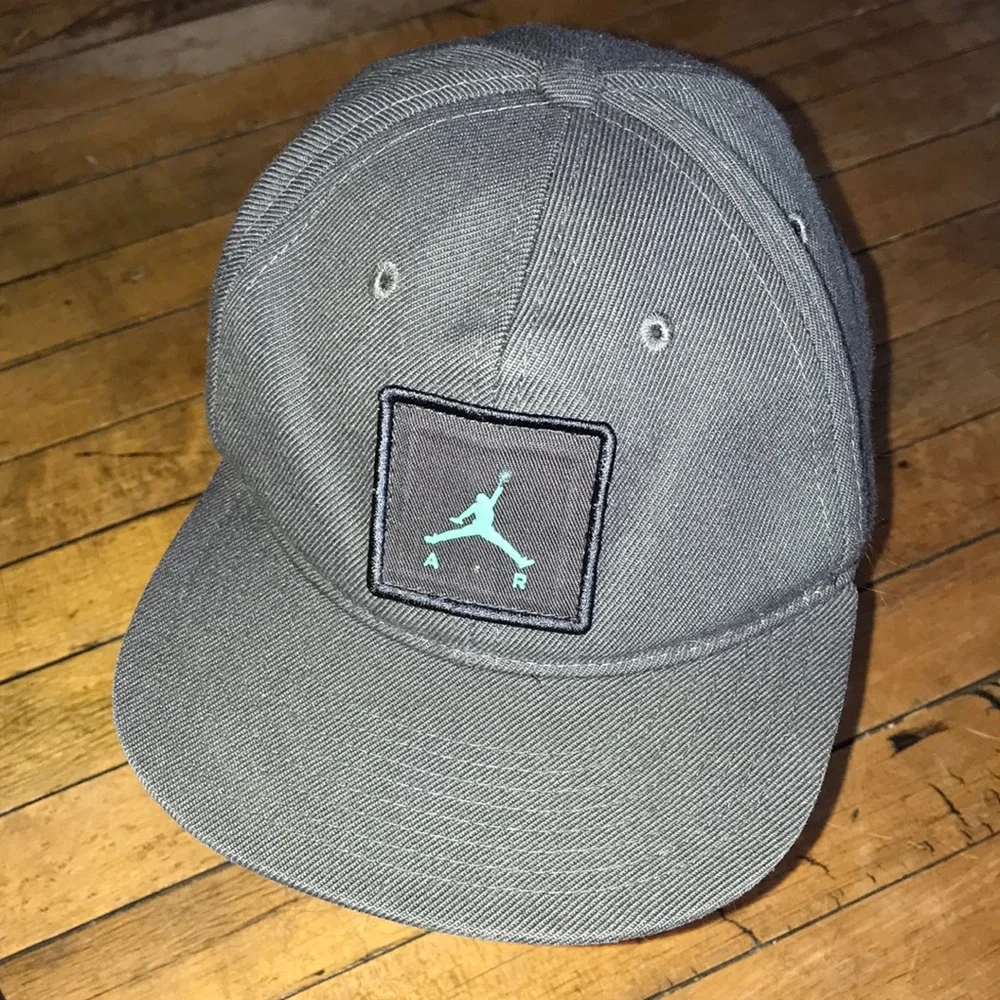 Jordan Gray Snapback‎ Cap with Teal Jumpman Patch